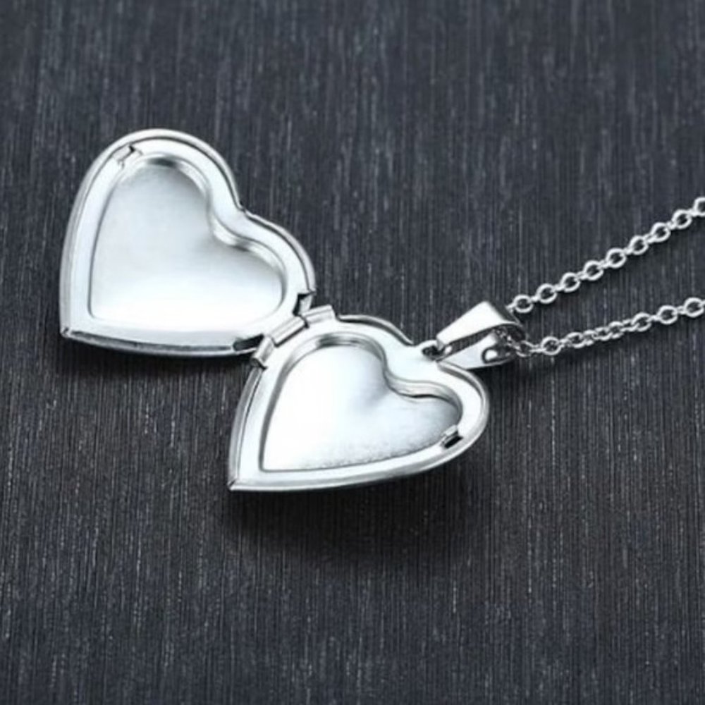 Heart Photo Locket Openable Frame Silver PVD Stainless Steel 18 in Necklace